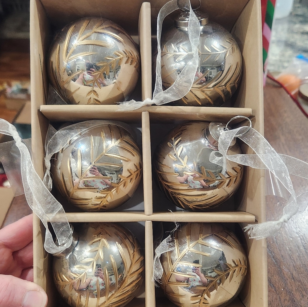 🆕️ Tidings & Joy Glass Ornaments 6 pc set